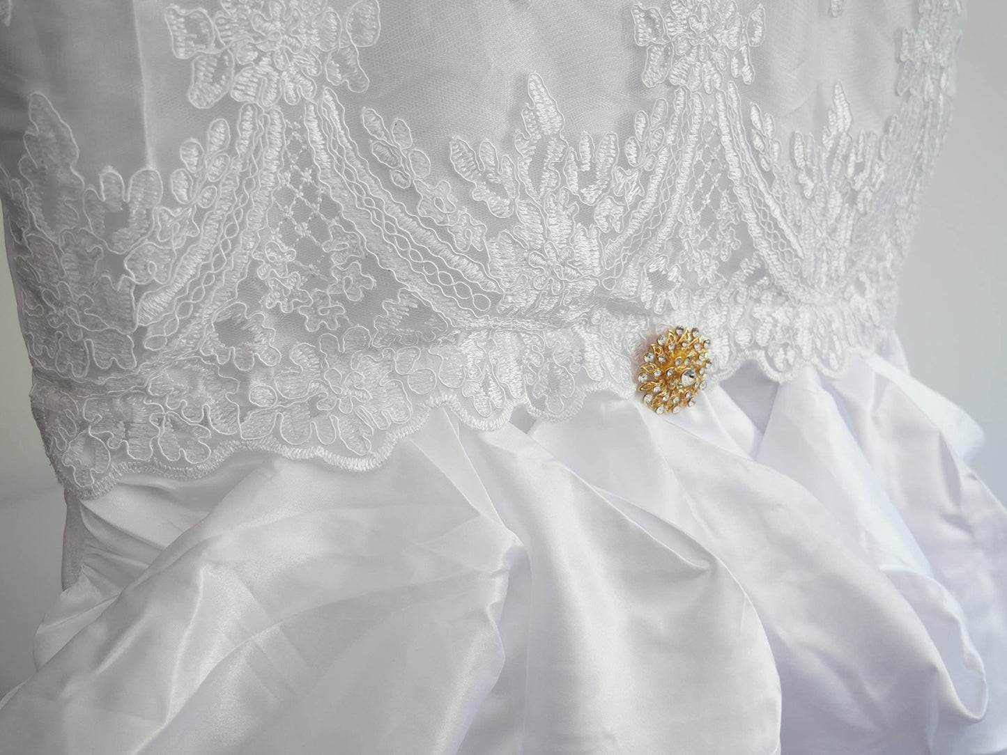 2 Pack Mr and Mrs for Bride and Groom - Classical Style - Chic Elegant Fantastic Wedding Chair Back Covers Suit for Wedding Party Birthday Events Décor